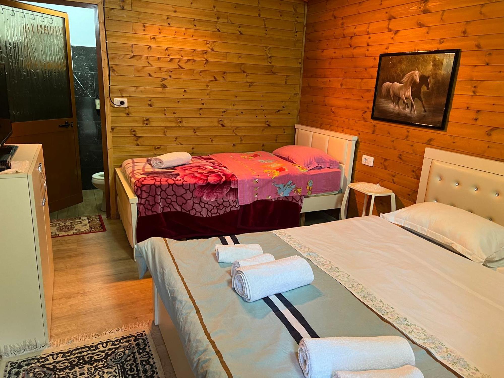 Bujtina Uji I Panjes, Log Cabins Dukat Exterior photo